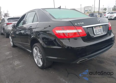 2010 Mercedes-Benz E 550 z USA, uszkodzony, nr VIN WDDHF7CB6AA045680